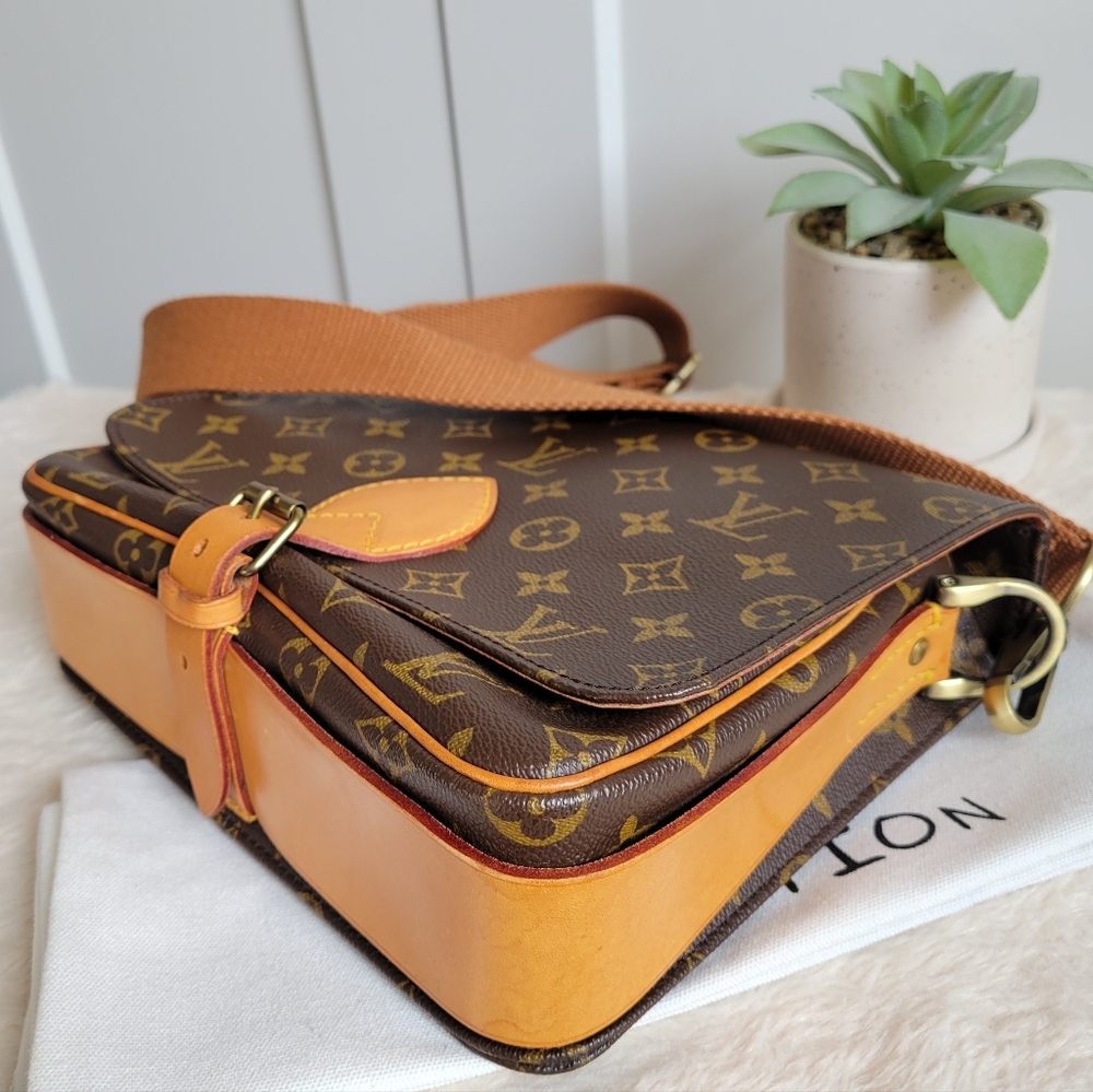 💕Authentic Louis Vuitton Cartouchiere GM Crossbody Monogram - Picture 7 of 16